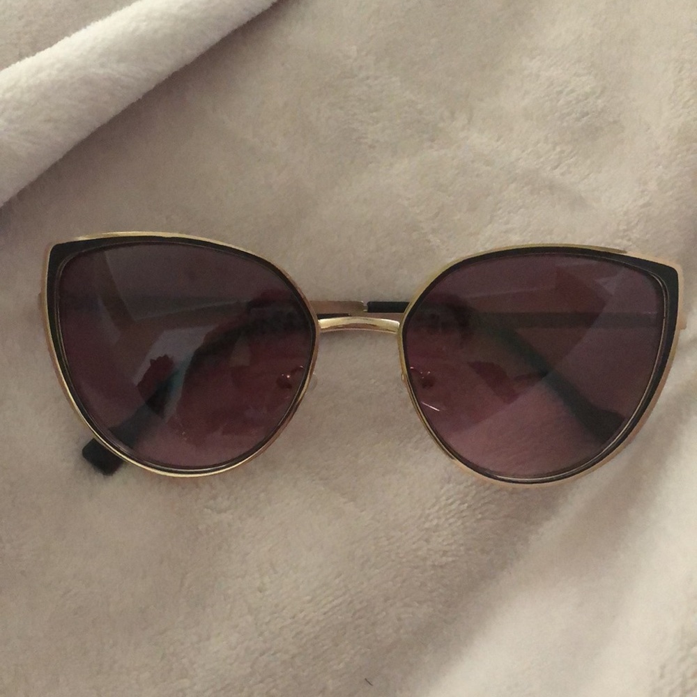 Jessica Simpson sunglasses